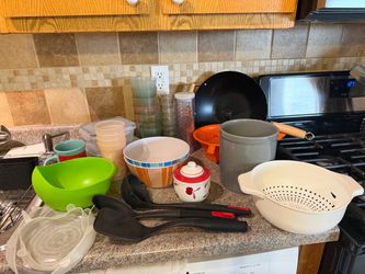 Mixed Kitchen Cookware and Utensils Lot