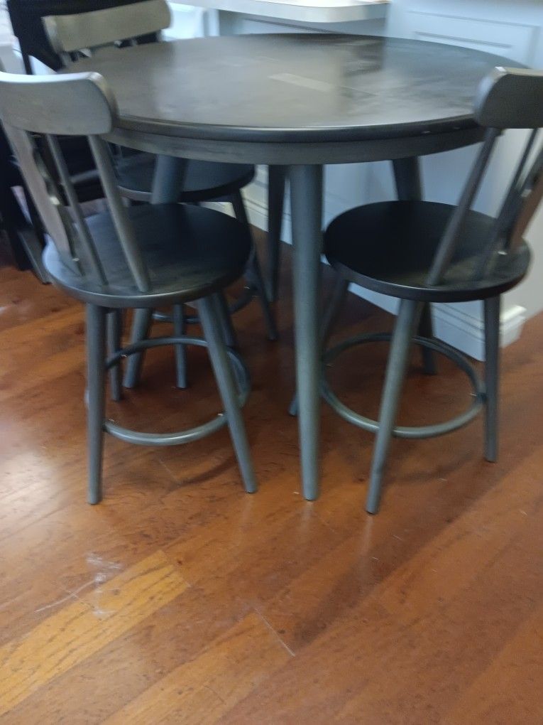 *Weekend Special!!!*---Counter Height Sorrento Dining Table Sets W/4 Swivel Chairs---Delivery And Financing😎