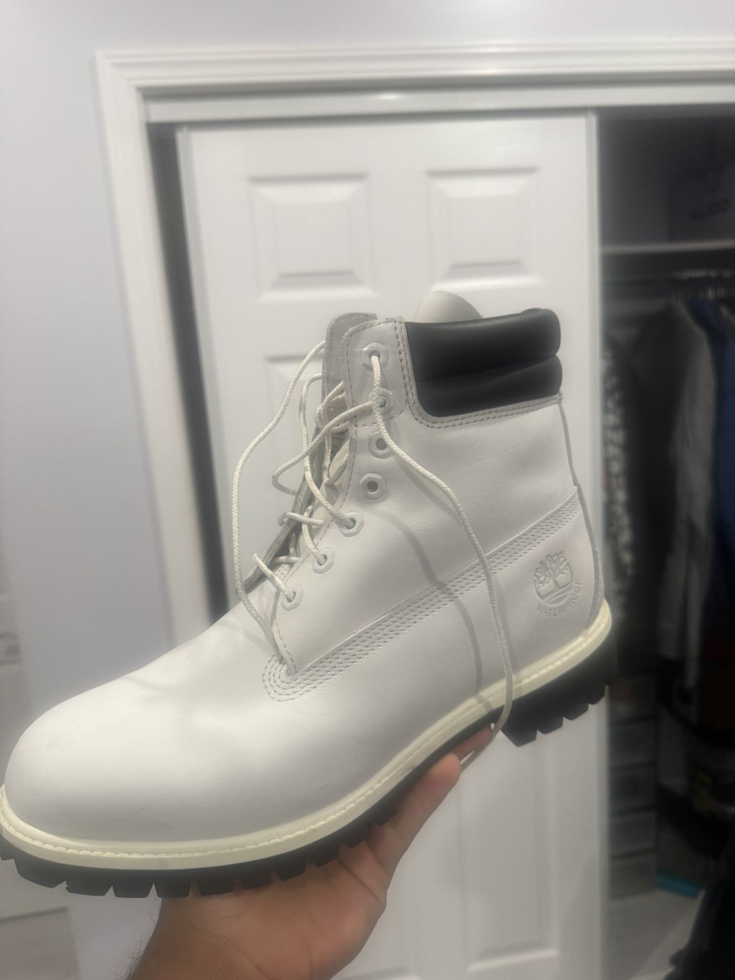 White Timberland Size 10 Men’s Only Used Once