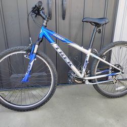 TREK 820 Mountain Bike