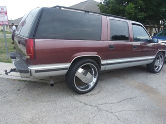 Chevy suburban...100k miles..runs like a champ..on 24s..clean blue title