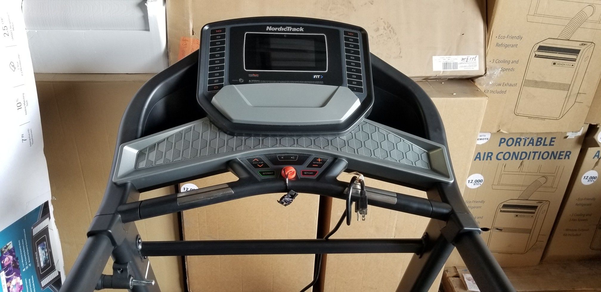 New Nordictrack c700 Incline treadmill with 7" touchscreen for Sale in Las Vegas, NV OfferUp