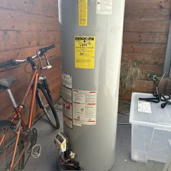 40 gal Kenmore Water Heater 