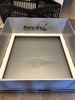 Whelping box