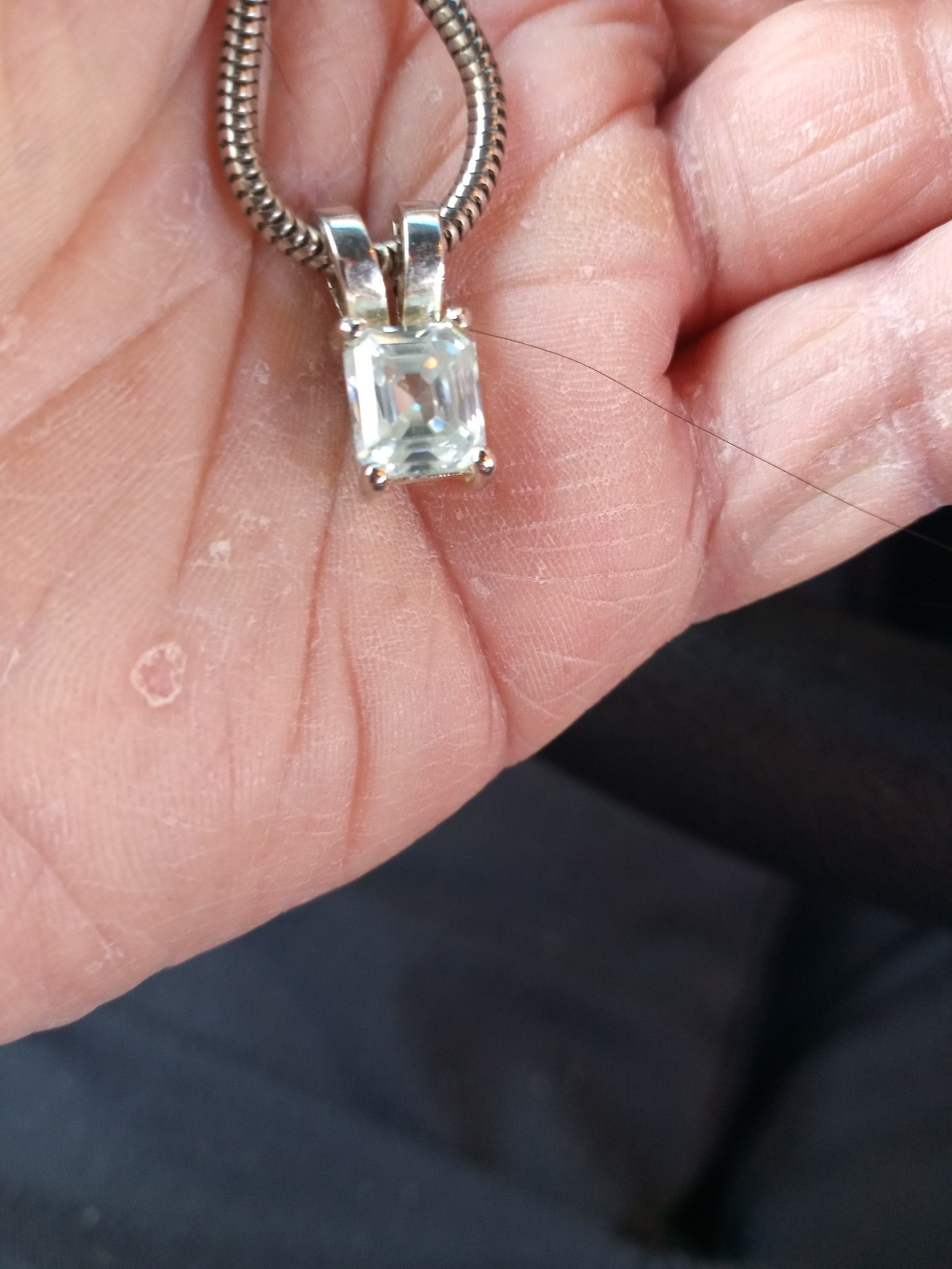 2 carts diamond pendent