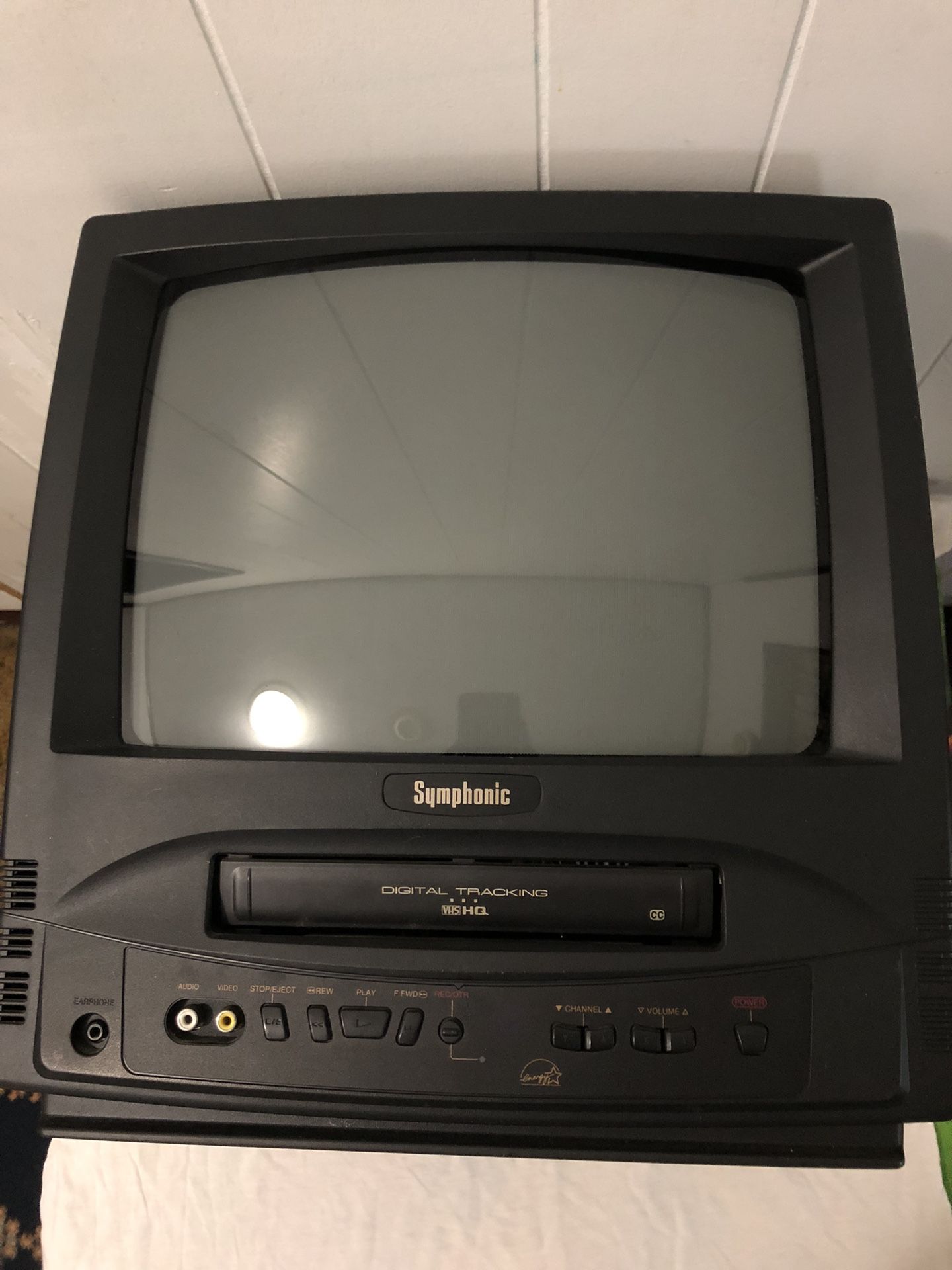 TV-VCR Symphonic TV Turns Off After Few Seconds When Turn On The Buttons On TV Still Work Might Need Repair Sold As Is