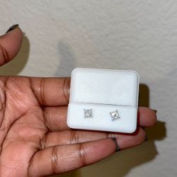 925 Sterling Silver Moisanite w/ Screw-backs