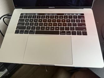 Mac Book Pro 15”  2017 (Broken Screen)