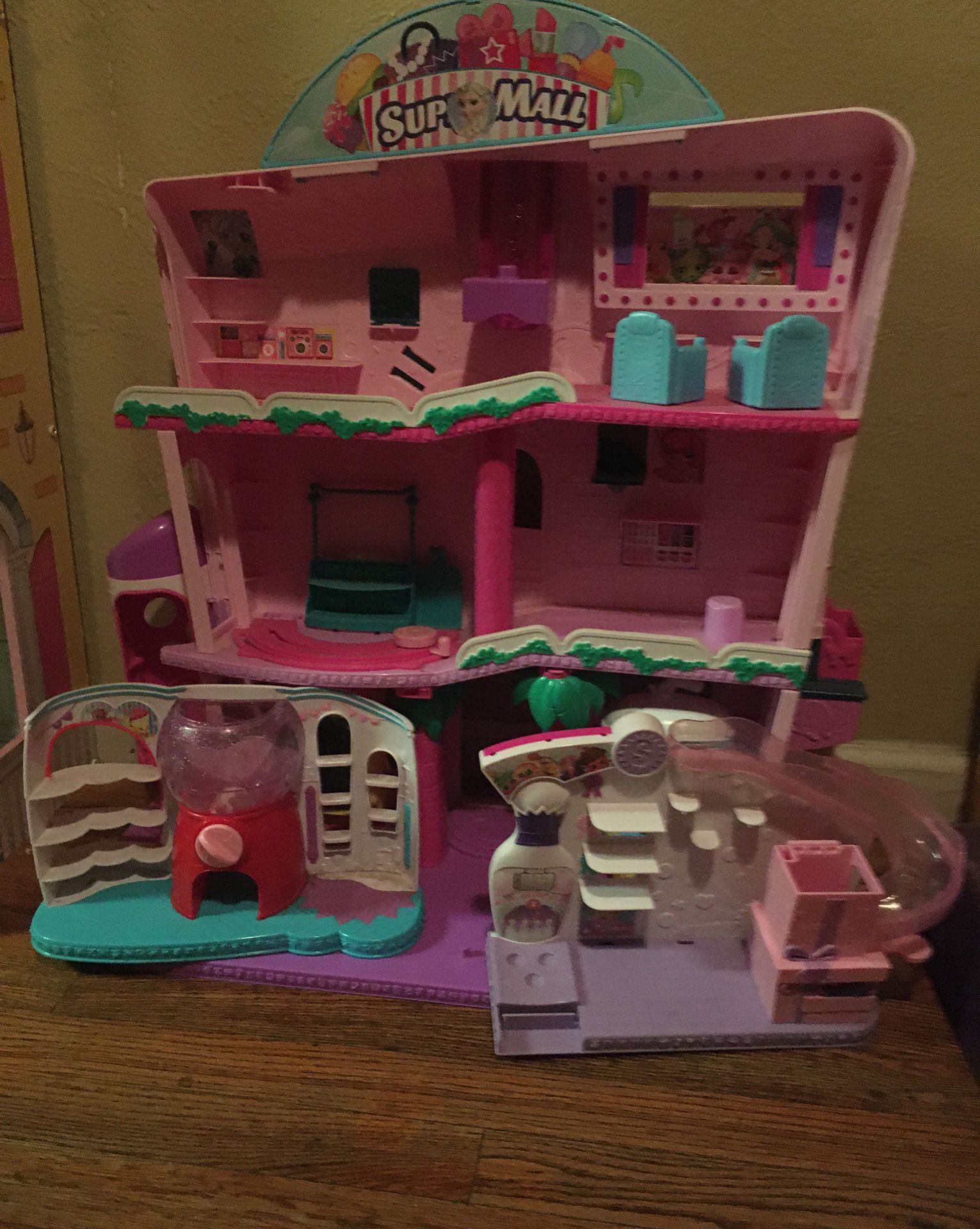 Shopkins Super Mall and two other Shopkins playsets