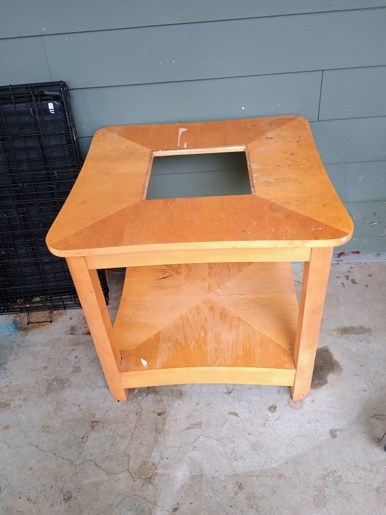 Sturdy End Table With Glass Insert
