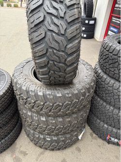 35X12.50R17 SET OF 4 MUD TIRES WITH INSTALLATION AND BALANCING