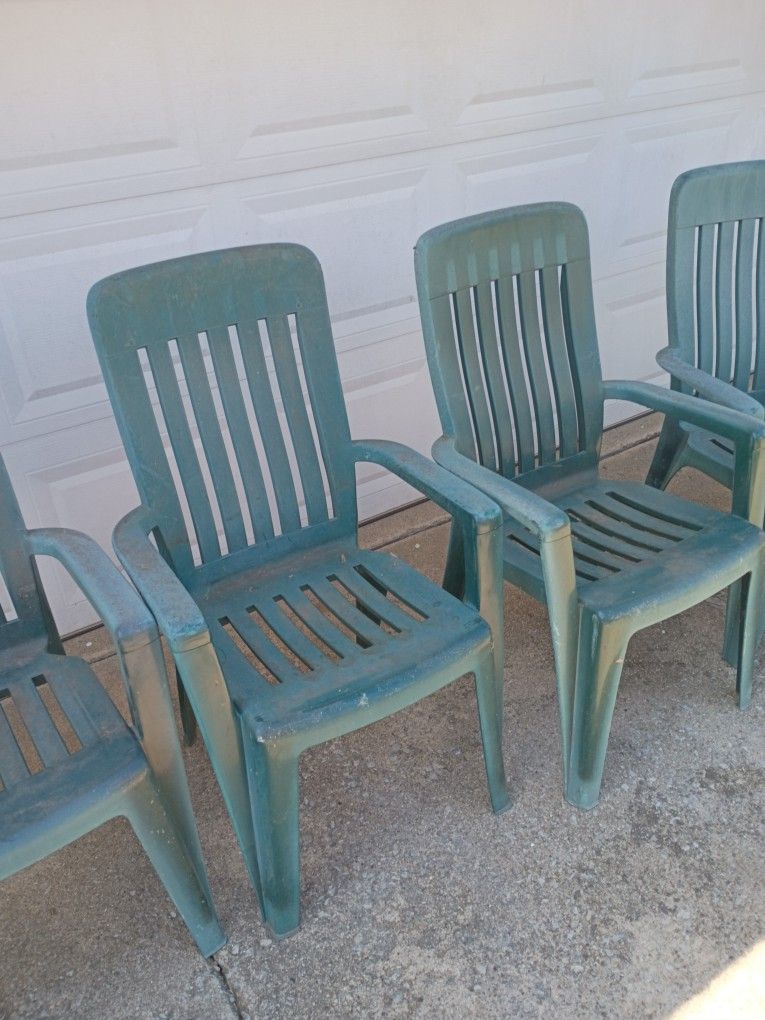 Five Stackable Chairs Good For 4th Of July For All Fiv
