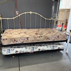 TRUNDLE TWIN BEDS SETUP