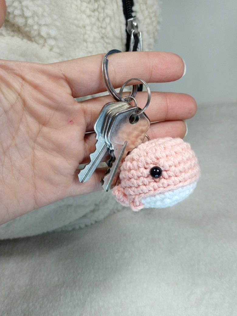 Small Amigurumi Whale Backpack charm. Crochet little whale bag charm. Whale Keychain.