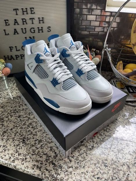 Air Jordan Retro 4 Military Blue