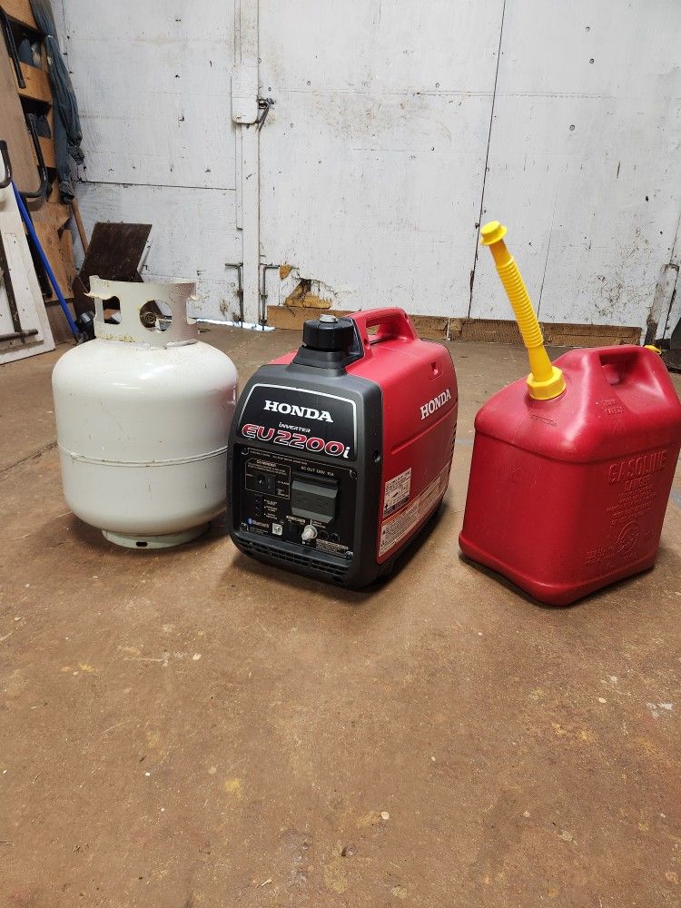 Honda EU2200i Generator – Dual Fuel (Gas/Propane) – Only 16 Hours!