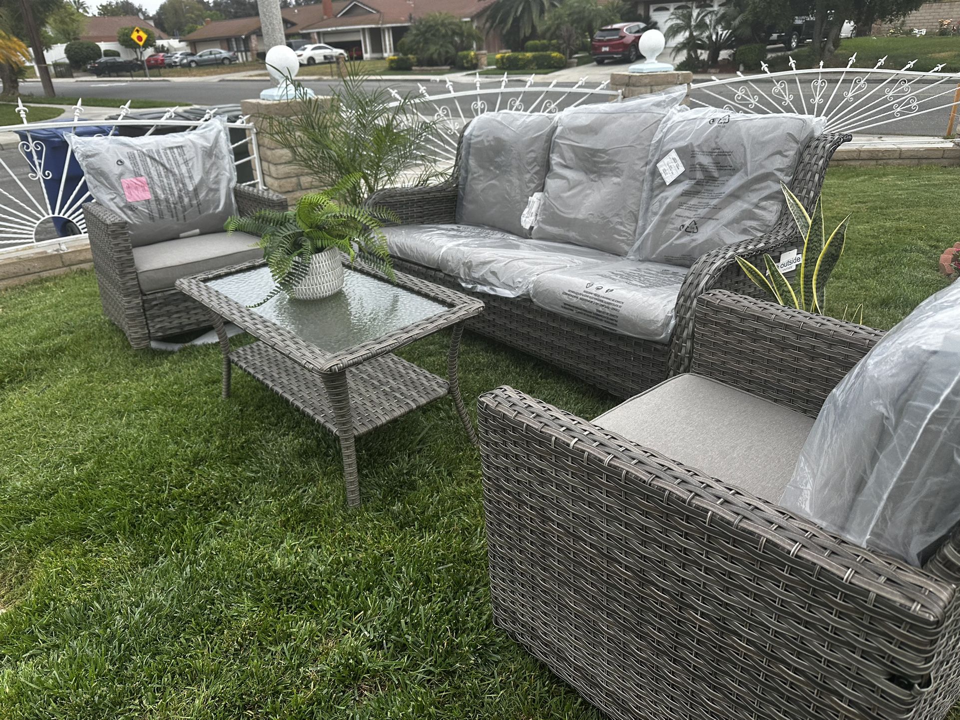 4 pcs new patio set