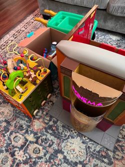 Kids Toy Lot – Cinema Playset & Activity Cube