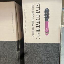 Calista Tools Calista StyleDryer Pro Custom Blowout, 2-in-1 Styling Tool, Blow Dryer and Styling Brush for All Hair Types, Includes 2 Brush Attachment