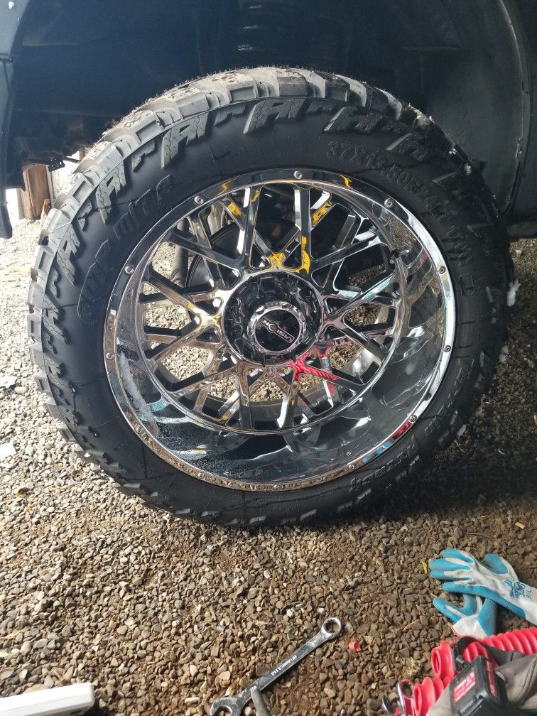 37x13.50R24 Wheels And Tires