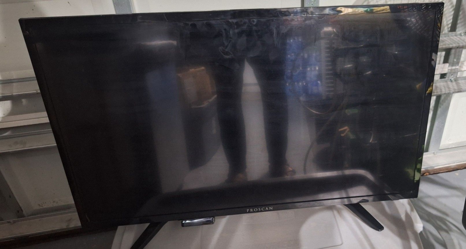 PROSCAN 39 INCH FLAT SCREEN LED TELEVISION