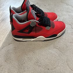 Jordan 4 Toro