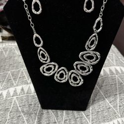 Silver Necklace With Earrings 