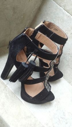 Black velvet size 7 .5 with silver studs I wore them once to a wedding