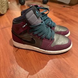 Jordan 1 Retro Hightop Mulberry 