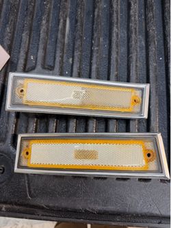 OEM GM 81-87 Chevy GMC Squarebody Side Marker Lights