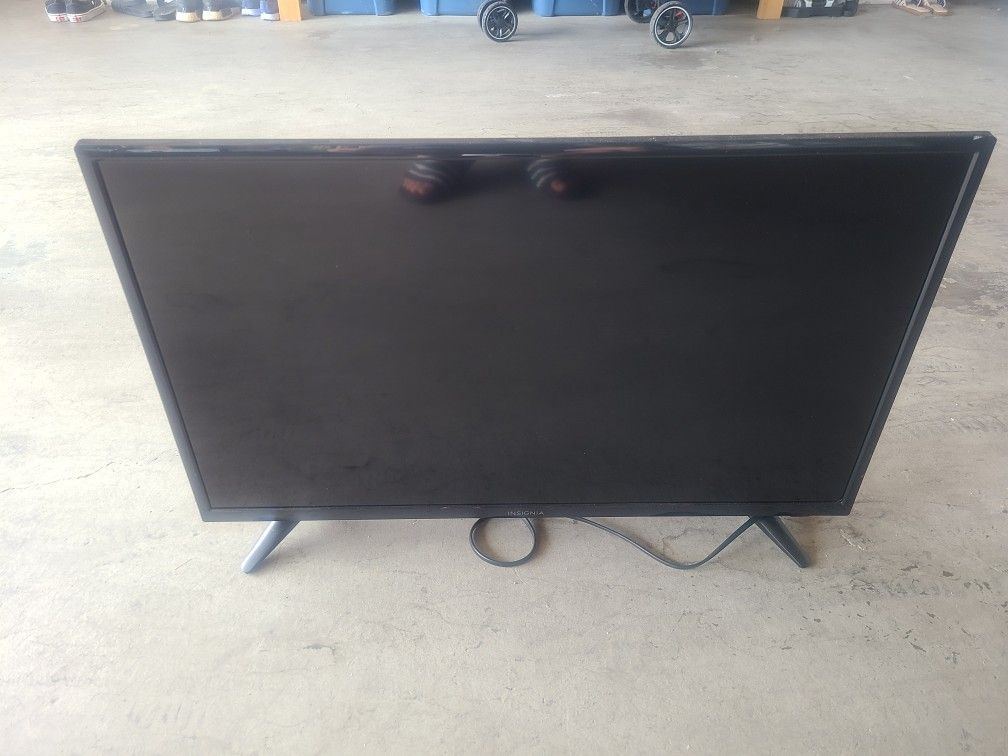 Insignia 32" TV with Remote