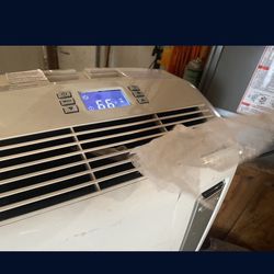 Air Conditioner De Longhi portable air conditioner/ heater heat pumpPAC AN140HPEC