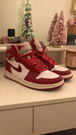 Air Jordan Women’s 1 Retro high varsity reds