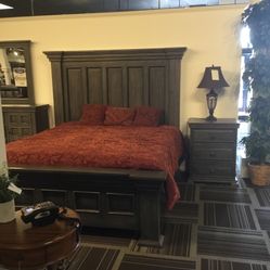 Beautiful King size Bedroom Set