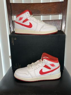 New NIKE AIR JORDAN 1 MID SE (GS) Sz 7Y / WMNS Sz 8.5 Sneakers