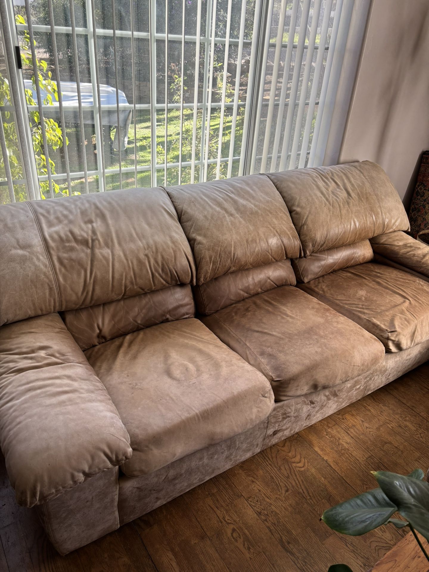 FREE Leather Couch (contact info removed) Ceda