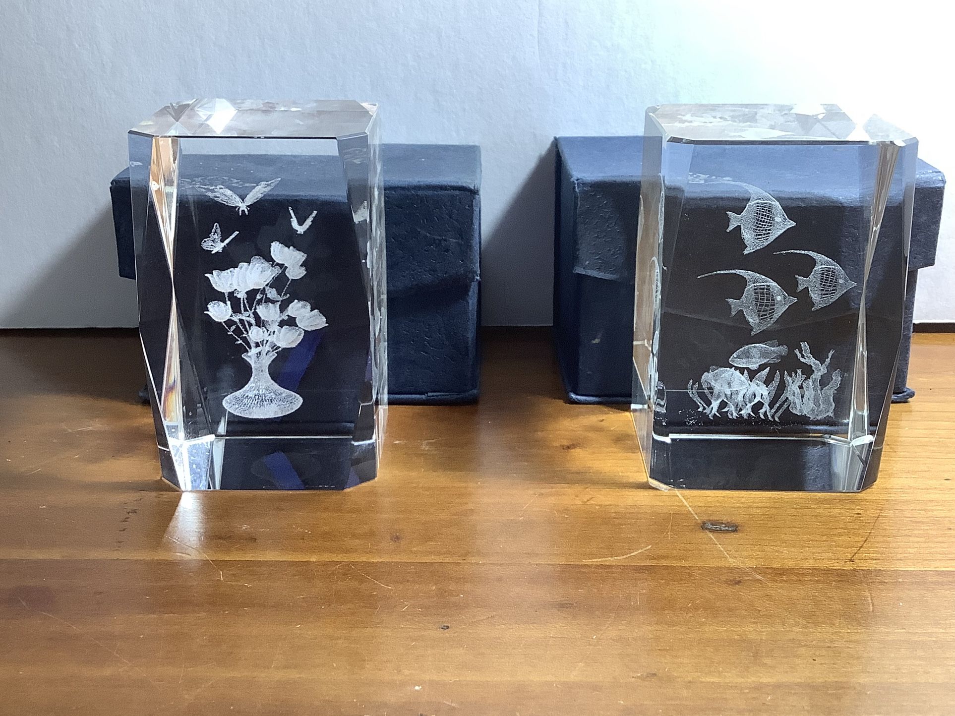 2 VINTAGE LAZER ETCHED PAPERWEIGHTS FISH AND FLOWER DESIGNS