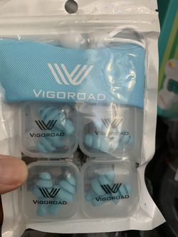 Noise cancelling ear pods