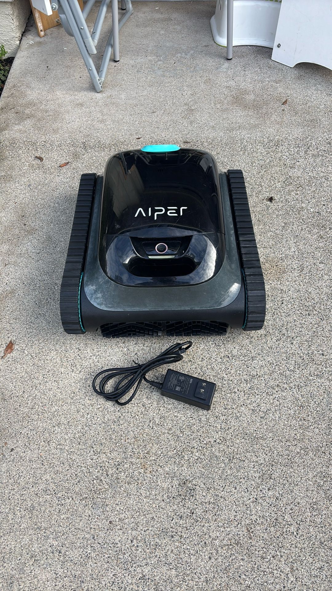 Aiper Scuba S1 Cordless Pool Robot – Works Great – With Charger