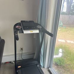 Compact Foldable Treadmill – Space-Saving, Powerful & Ready to Go!
