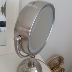CONAIR 5X MAGNIFIER MIRROR WITH LIGHTS It WORKS PERFECT 