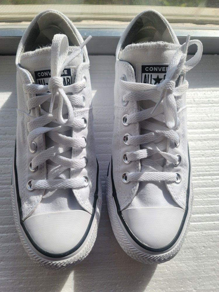 New, Womrns White Low Converse A Star Sneakers