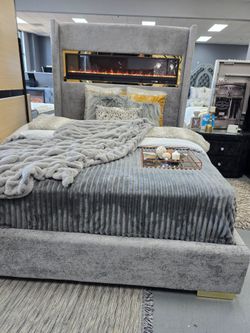 💥 Queen, King, Cal King Light Up Fireplace Bed Frames 💥 Furniture Sectionals Avail