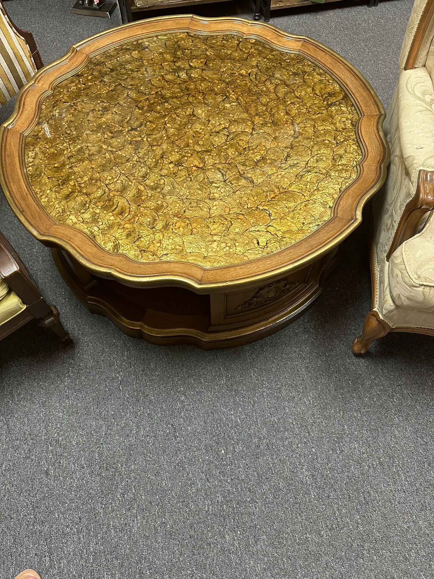 Beautiful Drexel 1964 Round Coffee Table . Et-cetera Addition. The Top Of It Is A Rolling Burl Pattern