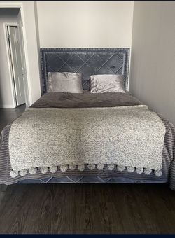 ¡ Queen Bed ! Grey