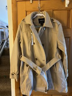 Nice Three-Quarter Winter Coat Pocket Hood Removal