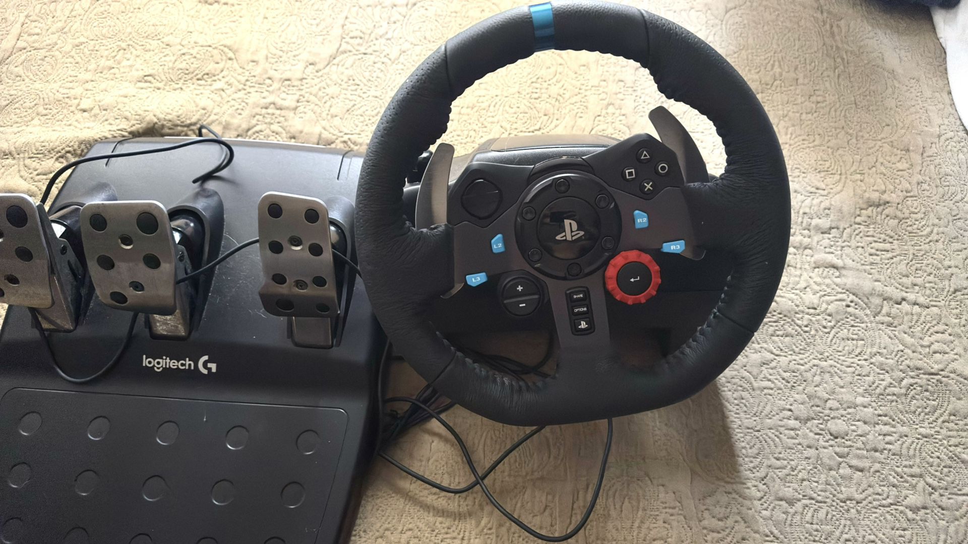 Logitech G29 Driving Force Racing Wheel and Pedals for PlayStation 4/5/PC