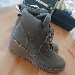 B 52 Military Green Wedge Lace Up/ Zip Boots Women's 9