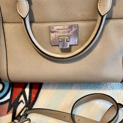 BOLSA 👜 MICHAEL KORS$30