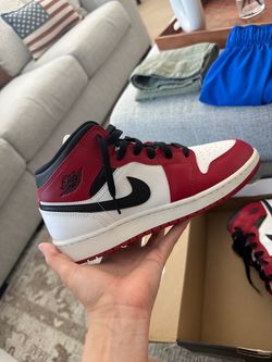 Air Jordan 1 Mid Chicago Black Toe